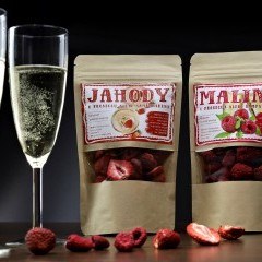 Mrazom suÅ¡enÃ© jahody a maliny do Å¡umivÃ©ho vÃ­na 20g + 20g